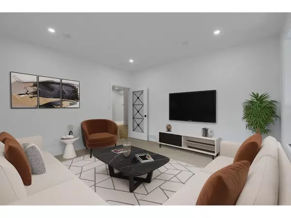 White Rock, BC V3S9V7,18040 20 AVENUE