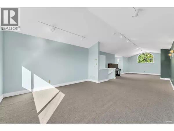 West Vancouver, BC V7S2A2,845 PYRFORD ROAD