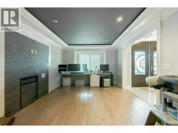 New Westminster, BC V3M5B1,520 EWEN AVENUE