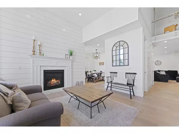 Surrey, BC V4N1Y6,16466 103 AVENUE