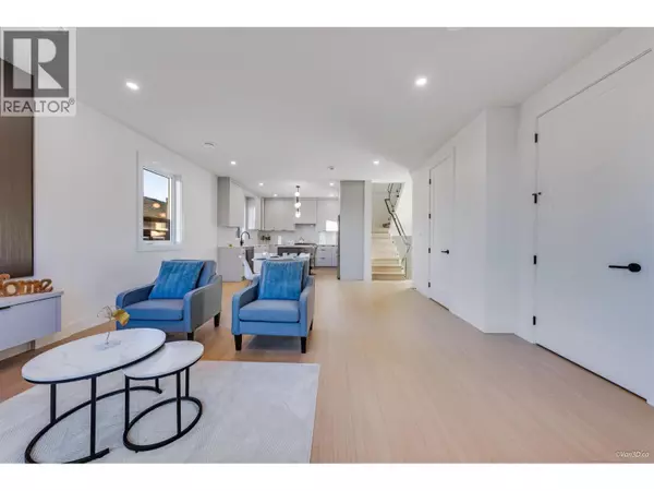 Burnaby, BC V5C3T7,4211 GRAVELEY ST #1