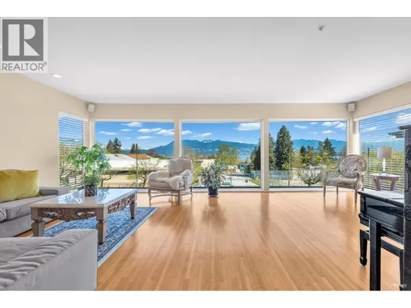 Vancouver, BC V6R2H1,4060 W 10TH AVENUE