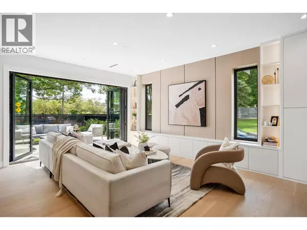 Vancouver, BC V5N4W7,2307 E 3RD AVENUE