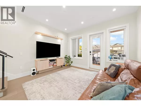 Vancouver, BC V6L1E4,2815 W 19TH AVENUE