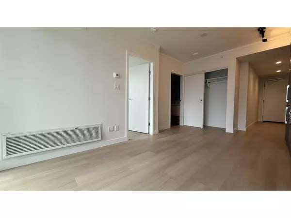 Surrey, BC V3T4Y3,13725 GEORGE JUNCTION #512