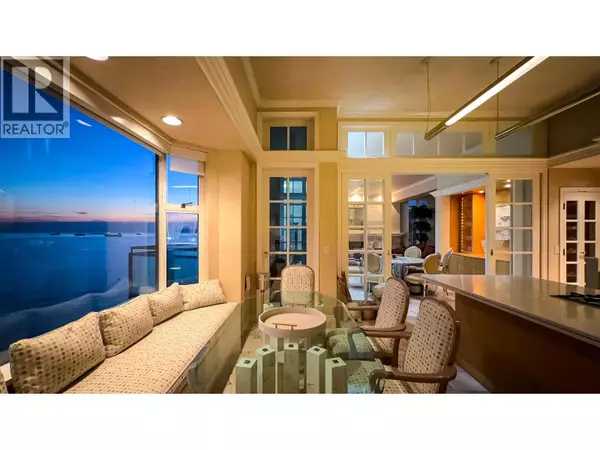 1861 BEACH AVE #17, Vancouver, BC V6G1Z1