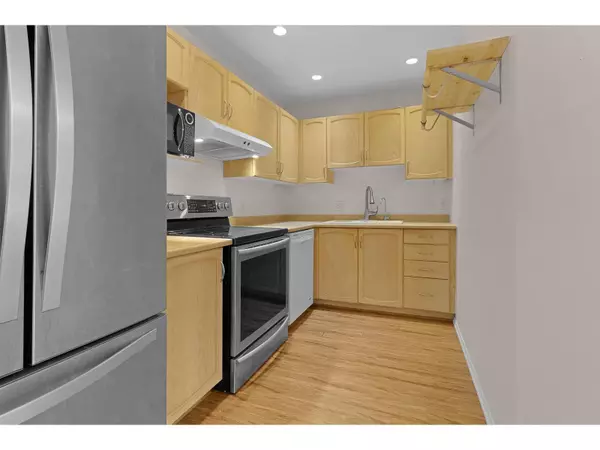 Abbotsford, BC V2T6P5,2960 TRETHEWEY #406