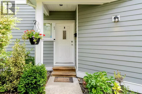 North Vancouver, BC V7M1N7,252 West 13TH ST #1