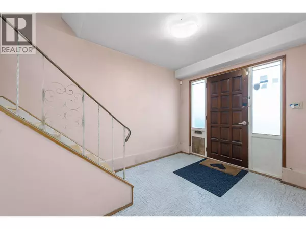 Vancouver, BC V5M2T3,3220 E 19TH AVENUE