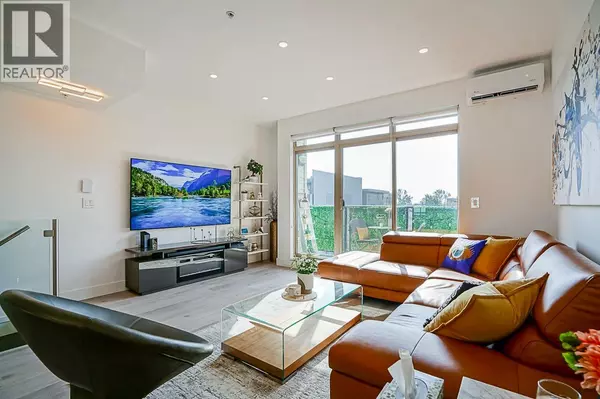 North Vancouver, BC V7M0A8,728 West 14TH ST #76