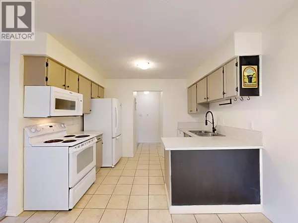 North Vancouver, BC V7M1W4,138 West 18TH ST #206