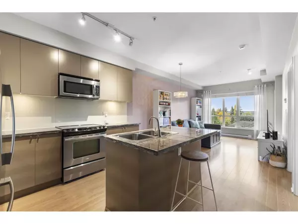 Surrey, BC V4N6J7,6430 194 ST #301