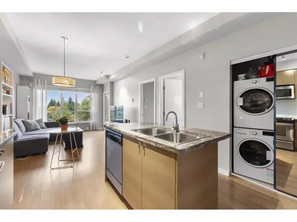 Surrey, BC V4N6J7,6430 194 ST #301