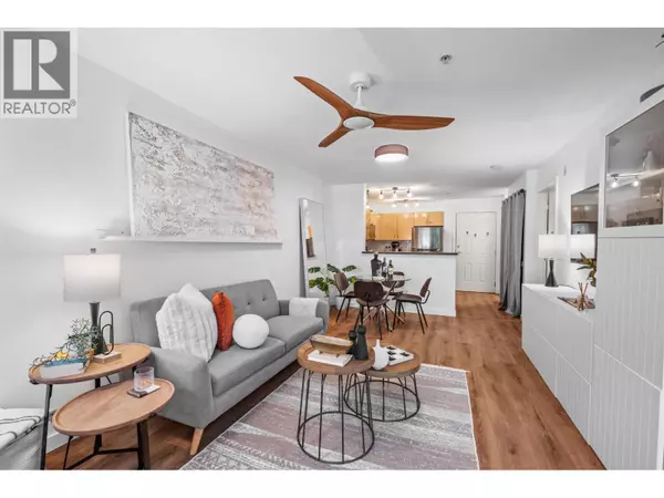 North Vancouver, BC V7M3G3,305 LONSDALE AVE #305