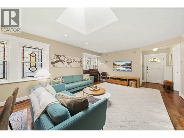 North Vancouver, BC V7M2R1,2340 CHESTERFIELD AVENUE