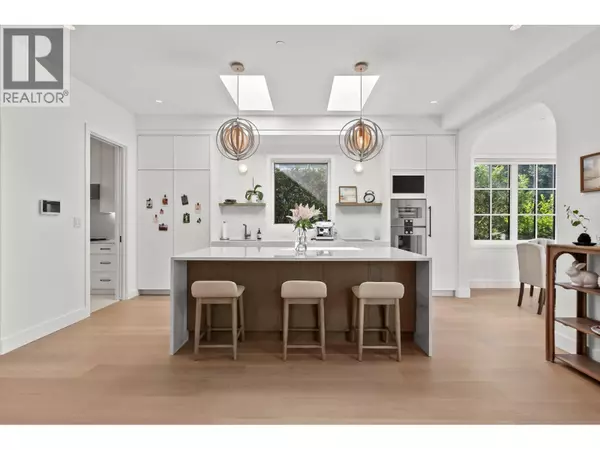 Vancouver, BC V6N2M9,3227 W 35TH AVENUE