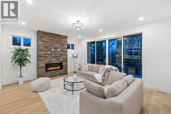 Maple Ridge, BC V2W0K3,10490 MCVEETY STREET