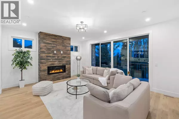 Maple Ridge, BC V2W0K3,10490 MCVEETY STREET