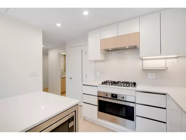 Surrey, BC V3T4A4,13573 98A AVE #808