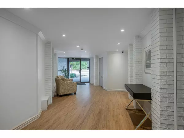 White Rock, BC V4B5A4,15020 NORTH BLUFF #218