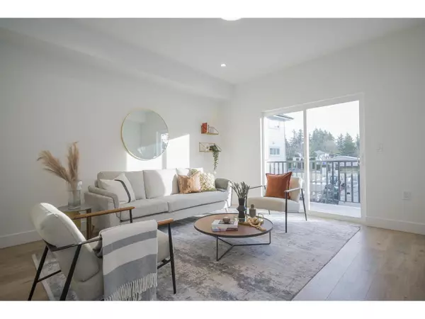 12770 105 AVE #6, Surrey, BC V3V0H2