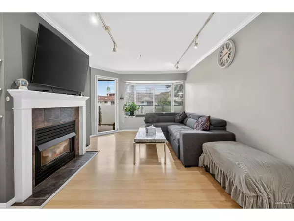 Abbotsford, BC V2T6P6,2958 TRETHEWEY ST #307