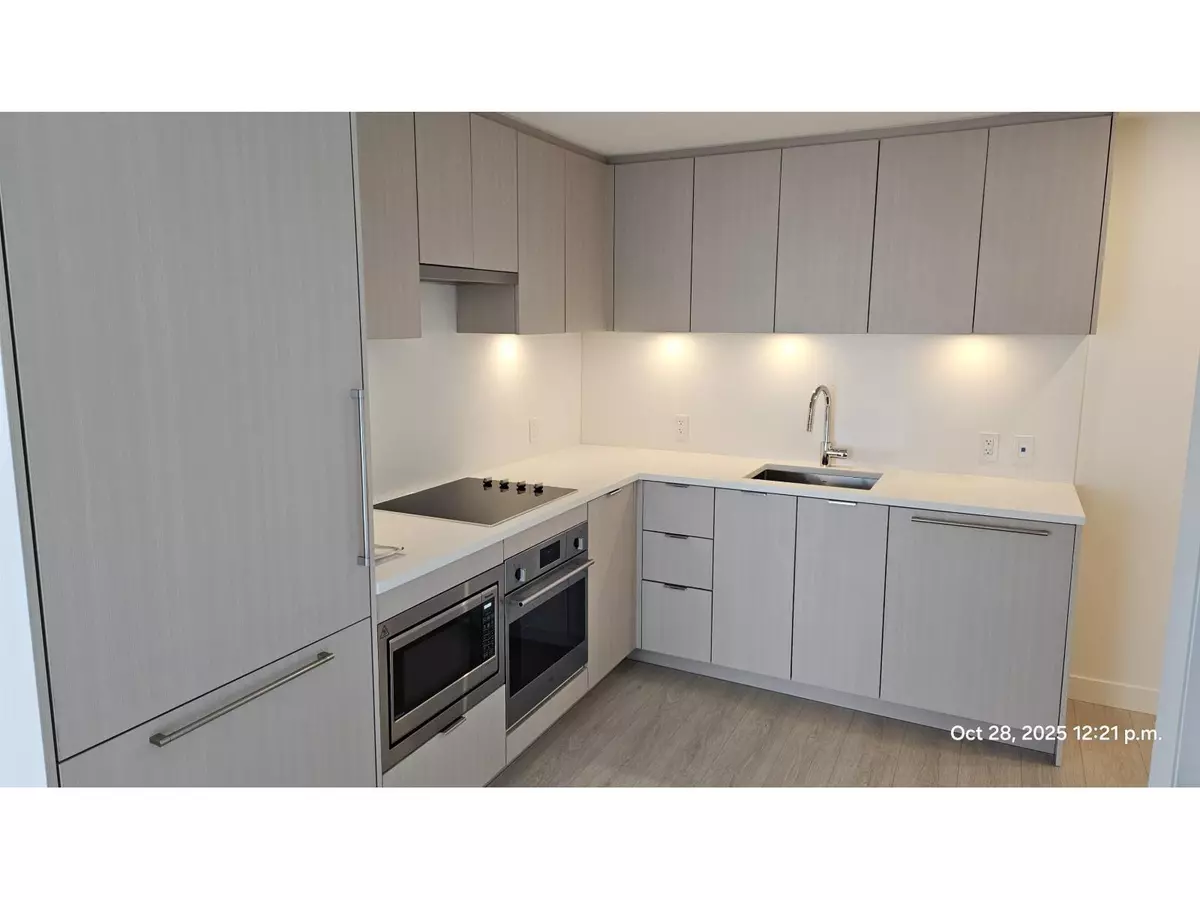 Surrey, BC V3T0X2,13675 107A AVE #2508