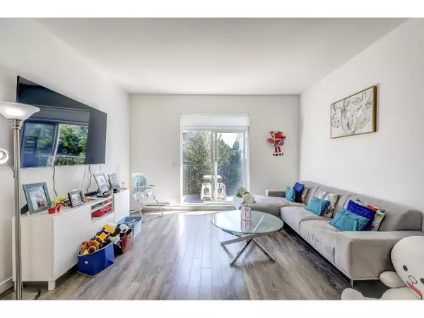 Surrey, BC V3R0G9,15487 99A AVE #24