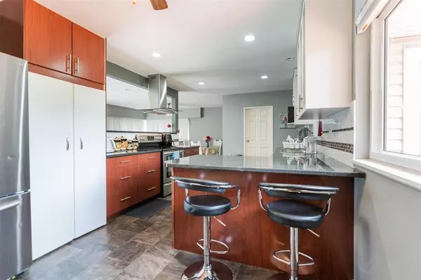 Surrey, BC V3R4T8,15035 BLUEBIRD CRESCENT