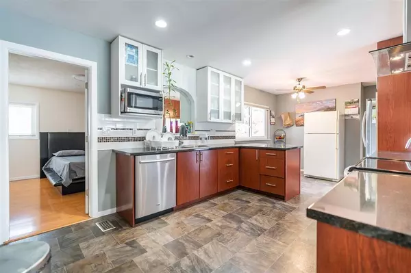 Surrey, BC V3R4T8,15035 BLUEBIRD CRESCENT