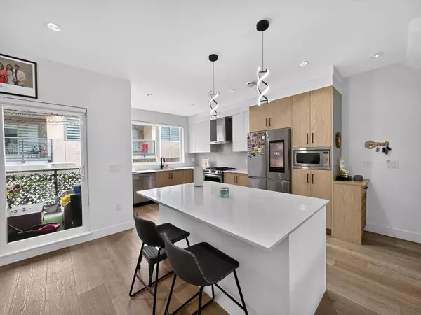 Surrey, BC V3V0G7,12585 104A AVE #30