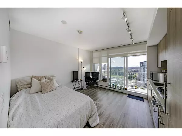 Surrey, BC V3T0S1,13350 CENTRAL AVE #2809