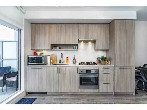 Surrey, BC V3T0S1,13350 CENTRAL AVE #2809