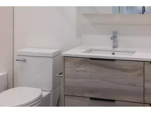 Abbotsford, BC V2T0A5,30494 CARDINAL AVE #412