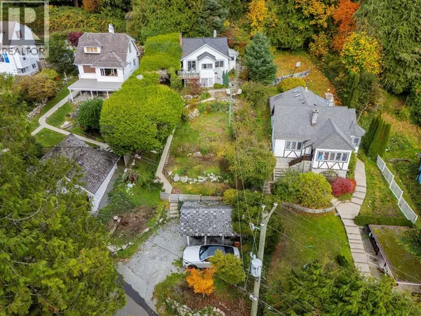 West Vancouver, BC V7V1G5,3245 TRAVERS AVENUE