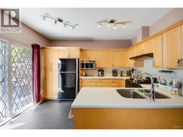 Burnaby, BC V3N5B4,7488 MULBERRY PL #55