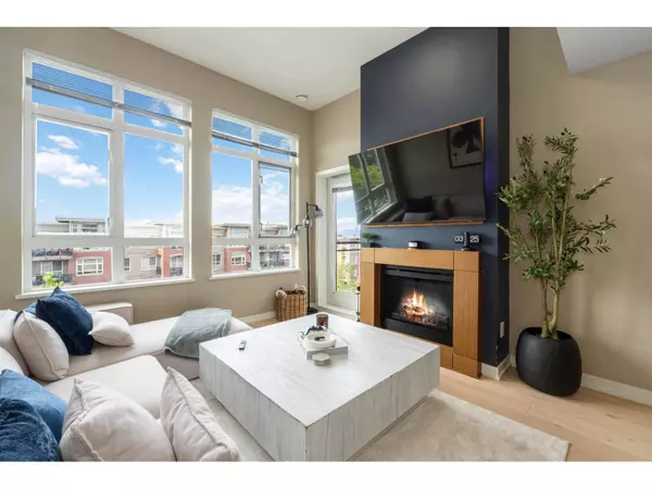 2940 KING GEORGE BLVD #412, Surrey, BC V4P0E4