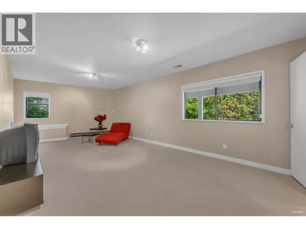 West Vancouver, BC V7W1E9,4623 CAULFEILD DRIVE