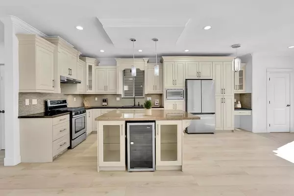 Surrey, BC V4P0E3,14636 36A AVENUE