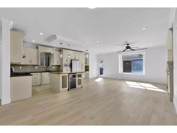 Surrey, BC V4P0E3,14636 36A AVENUE