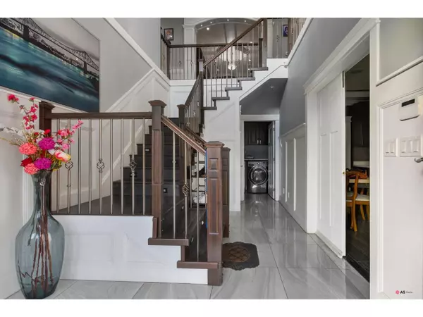 Surrey, BC V3R6W2,14921 90 AVENUE