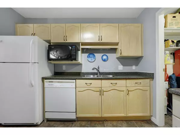 Abbotsford, BC V2S2J4,33175 OLD YALE RD #316