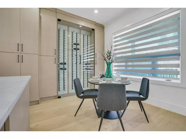 White Rock, BC V4B2S6,15919 RUSSELL AVENUE