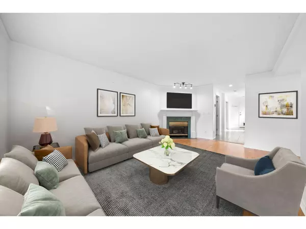 Surrey, BC V4P1C6,15550 26 #113