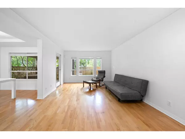 Surrey, BC V4P1C6,15550 26 #113