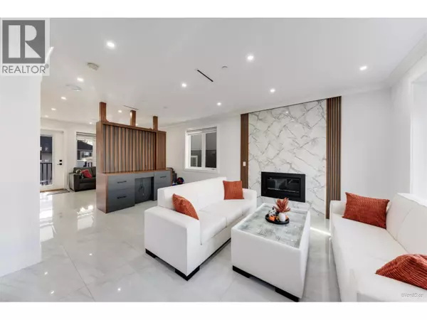 Vancouver, BC V5X1W5,926 E 58TH AVENUE