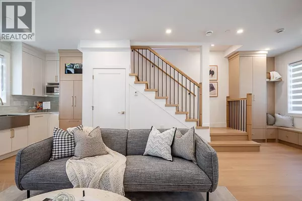 Vancouver, BC V5N3E9,2105 E 33RD AVENUE