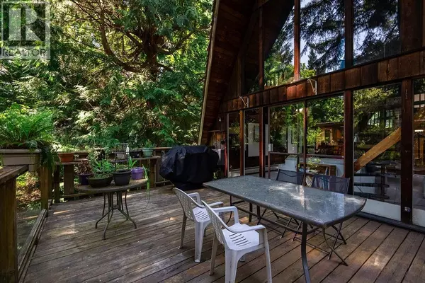 West Vancouver, BC V7W2M2,4402 KEITH ROAD