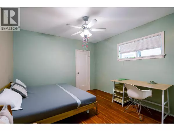 Vancouver, BC V6P2A2,869 W 60TH AVENUE