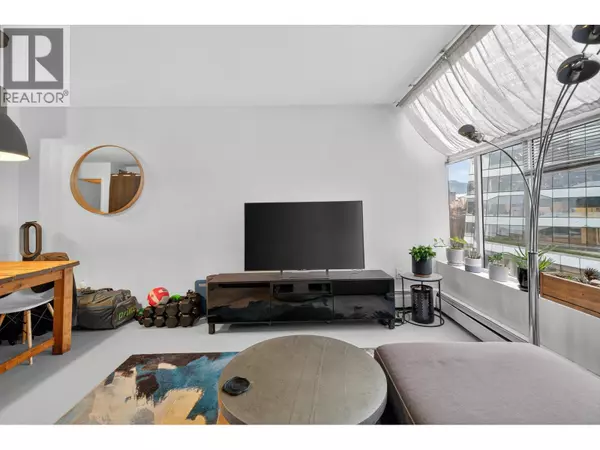 Vancouver, BC V6Z2B9,950 DRAKE ST #902